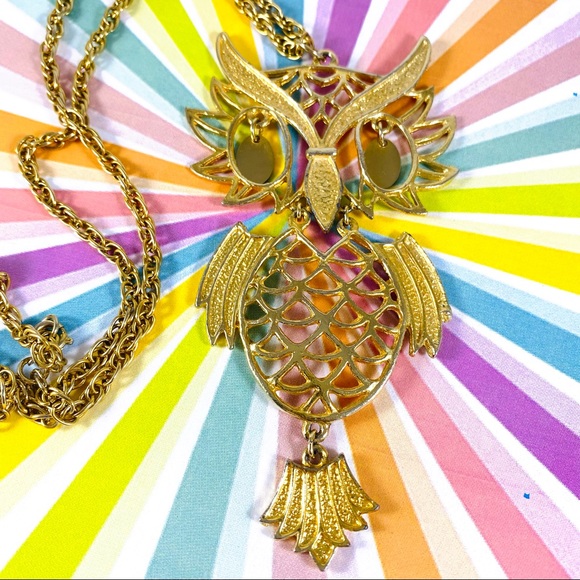 1970’s vintage Gold-Tone linked large owl necklace